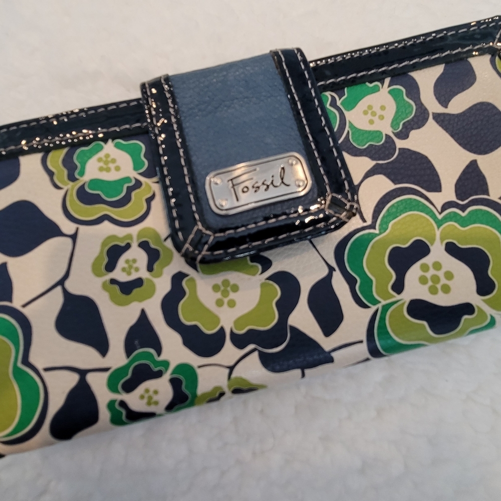 Fossil wallet